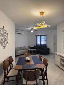 House for 8 with Private Pool