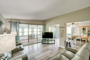 Heated Pool and Spacious Yard Port Charlotte Escape