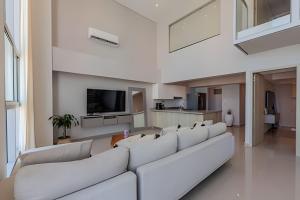 Doble altura y lujoso apto vista al mar