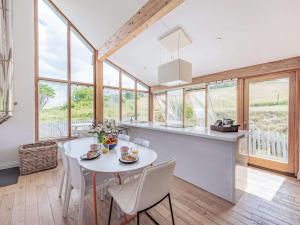 3 Bed in Freshwater East 66265