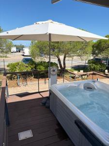 Marina Luxury Houseboat Lace