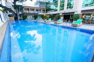 Cebu City Center Suite- Scenic view with Balcony
