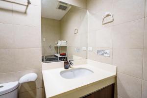 Cebu City Center Suite- Scenic view with Balcony