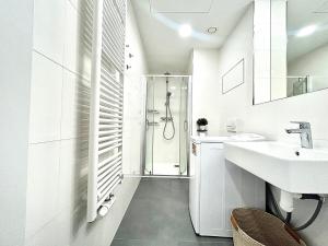 Bright Apartment - Na Vinici Prague 2