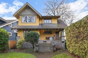 Charming 2 bedroom Duplex steps from Jericho Beach