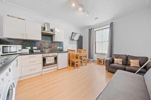 2 Bedroom Inverness Apartment - Perfect Location