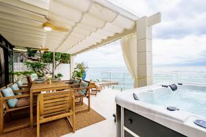 Kala Zoe Beachfront living