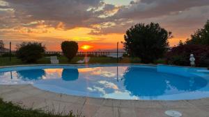 Chalet con piscina y 2000 m de jardín