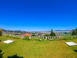 Chalet con piscina y 2000 m de jardín