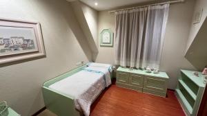 Chalet con piscina y 2000 m de jardín