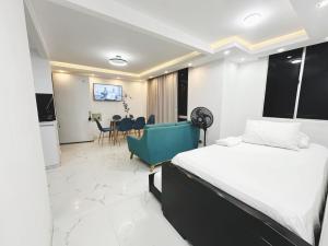 Moderno apto low cost 15 min CC buena vista 2 TV con parqueadero comunal