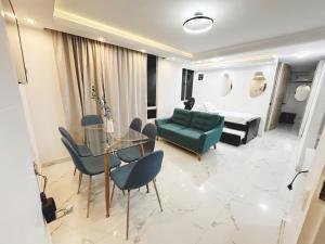 Moderno apto low cost 15 min CC buena vista 2 TV con parqueadero comunal