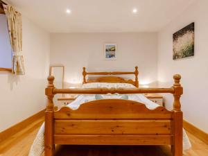 4 Bed in Hope Cove 90027