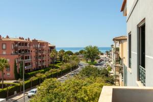 Spacious Beach Condo with SeaViews