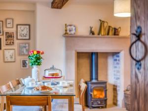 3 Bed in Hartington 77739