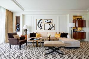 Hollywood Suite with Terrace and View room in Waldorf Astoria Beverly Hills