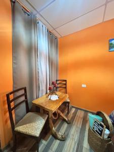 1961 Los Naranjos Hostal