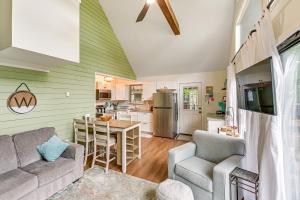 Pool and Marina Access Lewes Home with Fenced Yard! - 3hvězdičkové hotely ve městě Lewes