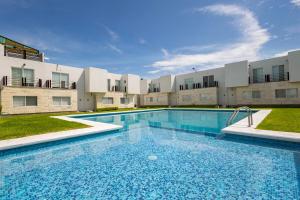 NEW Bamboo La Vista Pool & Fun