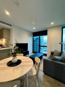 Luxury 2Bed2Bath Apt Near Crown Parking