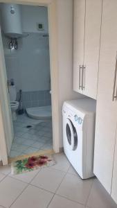 Stellas Apartments - 3B