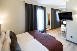 Premium Double or Twin Room with Terrace room in Catalonia Castellnou