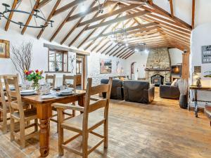 3 Bed in Gower 93942