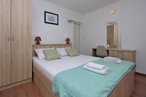 Apartments by the sea Supetarska Draga - Donja, Rab - 5030