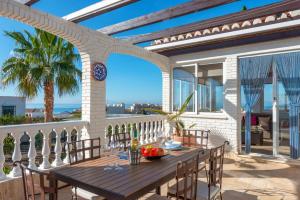 Villa El Olivar by Villa Plus