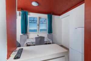 Apartments by the sea Duce, Omis - 2758