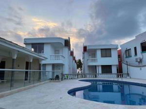 Cabaña 5 - Conjunto frente al mar con piscina