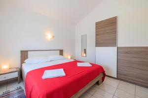 Apartments with parking space Krk - 24809