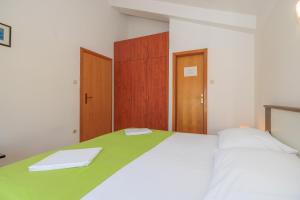 Apartments with parking space Krk - 24809