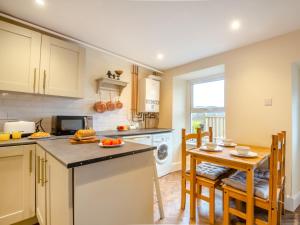 2 Bed in Porthmadog 93835