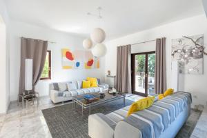 Seaside family friendly house with a swimming pool Arbanija, Ciovo - 24430