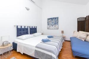 Seaside family friendly house with a swimming pool Arbanija, Ciovo - 24430