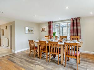 4 Bed in Crich 93830