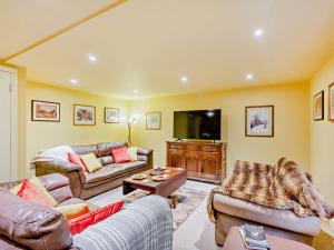 2 Bed in Lyonshall 93321