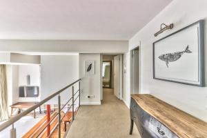 Couples Retreat, Bar, Library, 24 hour Security