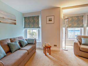 2 Bed in Tenby FB229