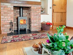 3 Bed in Lower Rochford 94240