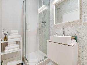 Appartements Apartment for 4 person in Nanterre : photos des chambres