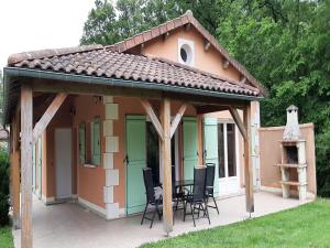 Maisons de vacances Spacious villa with garden and pool : photos des chambres