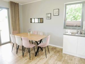 New, large holiday home for 10 people