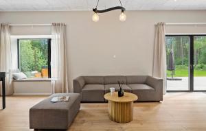 Cozy Home In Hadsund With Wifi