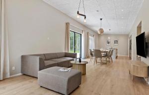 Cozy Home In Hadsund With Wifi