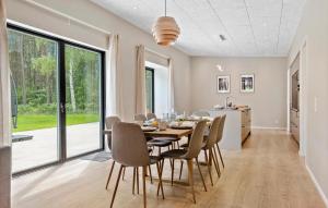 Cozy Home In Hadsund With Wifi