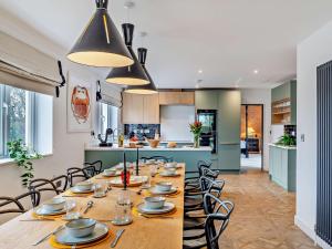 5 Bed in Appledore 95680