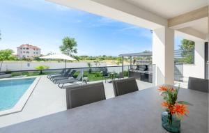 Stunning Home In Stinjan With Wifi