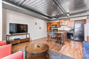 3 Modern 2BR Apts Near Kerrytown w Parking & Gym